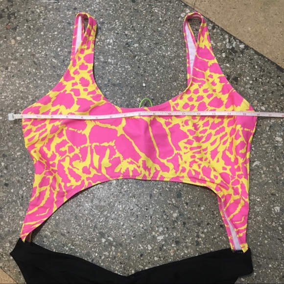 Neon pink and black cut out one piece - Picture 6 of 8